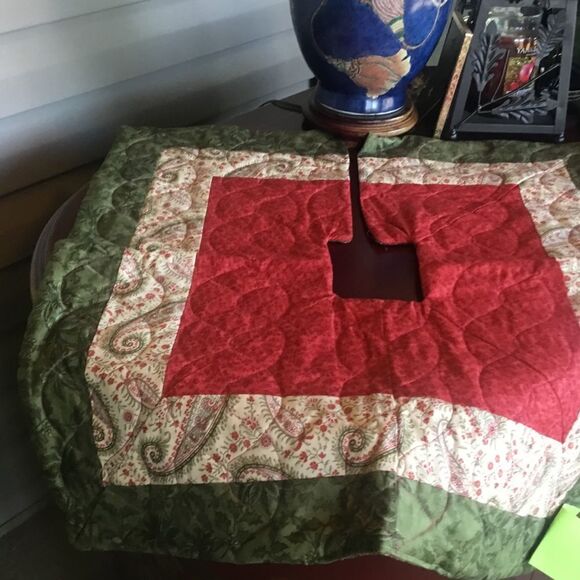 Handmade Tree Skirt  - Picture 2 of 9